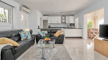 Een televisie en videogames