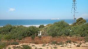 A coastal landscape with dense vegetation, a clear sky, and a distant view of the sea. - Holiday Home "Novobarrosa A" with Sea View, Shared Pool & Wi-Fi (Chiclana de la Frontera)
