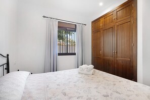 1 bedroom, iron/ironing board, free WiFi, bed sheets - Holiday Home "Novobarrosa A" with Sea View, Shared Pool & Wi-Fi (Chiclana de la Frontera)