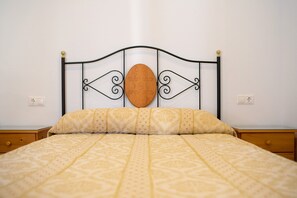 1 dormitorio, tabla de planchar con plancha, wifi gratis y ropa de cama