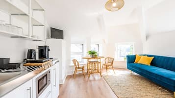 Fridge, microwave, dishwasher, coffee/tea maker