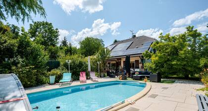 Villa near the lake, with mountain views, private pool and Wi-Fi