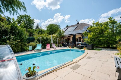 Villa near the lake, with mountain views, private pool and Wi-Fi