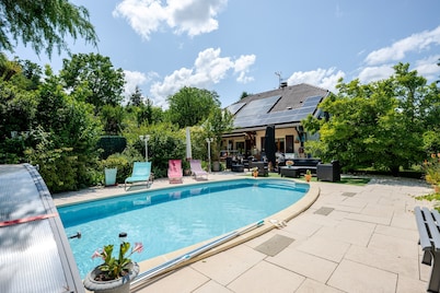 Villa near the lake, with mountain views, private pool and Wi-Fi