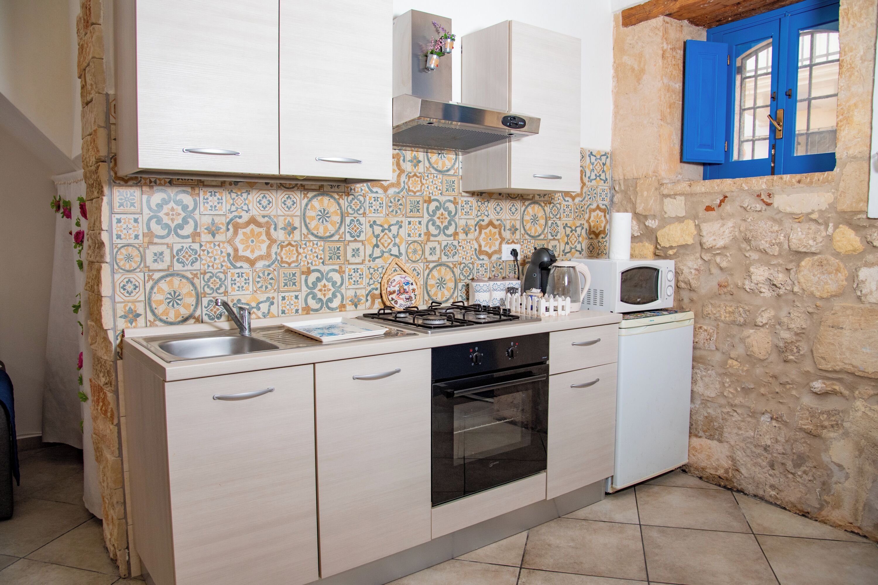Family Apartment, Multiple Bedrooms, Sea Facing (Tiche Home 200m From Sea) | Private kitchen | Fridge, microwave, oven, stovetop