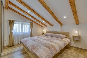 1 bedroom, bed sheets