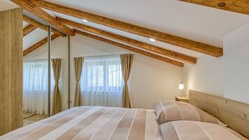 1 bedroom, bed sheets