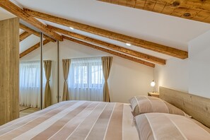 1 bedroom, bed sheets