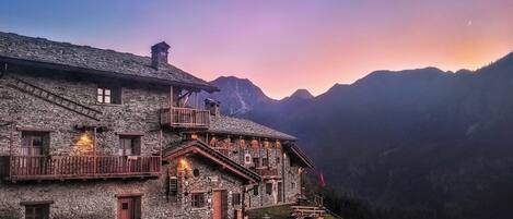 المنشأة من الخارج