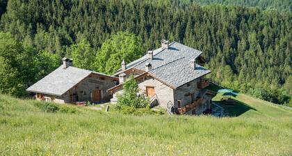 Chalet "Civico 2" avec vue sur la montagne, balcon et Wi-Fi