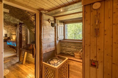 Chalet 'Civico 6 ' with Mountain View, Shared Garden and Wi-Fi