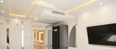 In-room safe, desk, free WiFi