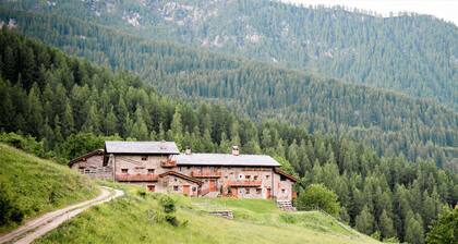 Chalet 'Civico 12' con vistas a la montaña, jardín compartido y Wi-Fi