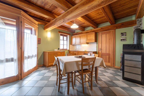 Dining - Chalet 'Civico 11' with Mountain View, Balcony and Wi-Fi (Marmora)