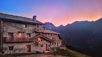Esterni