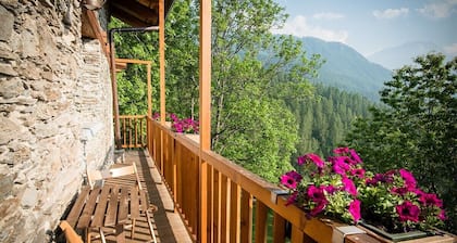 Chalet 'Civico 9' with Mountain View, Shared Garden and Wi-Fi