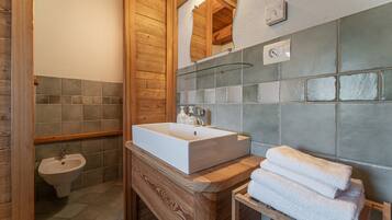 Bathtub, hair dryer, towels