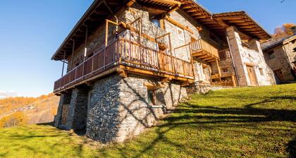Chalet 'Civico 8' avec vue sur la montagne, jardin partagé et Wi-Fi