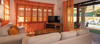 Villa "Helen" with Private Pool, Private Terrace & Wi-Fi