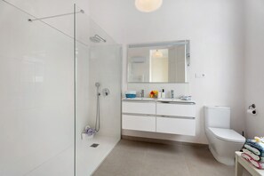 Shower, free toiletries, hair dryer, towels