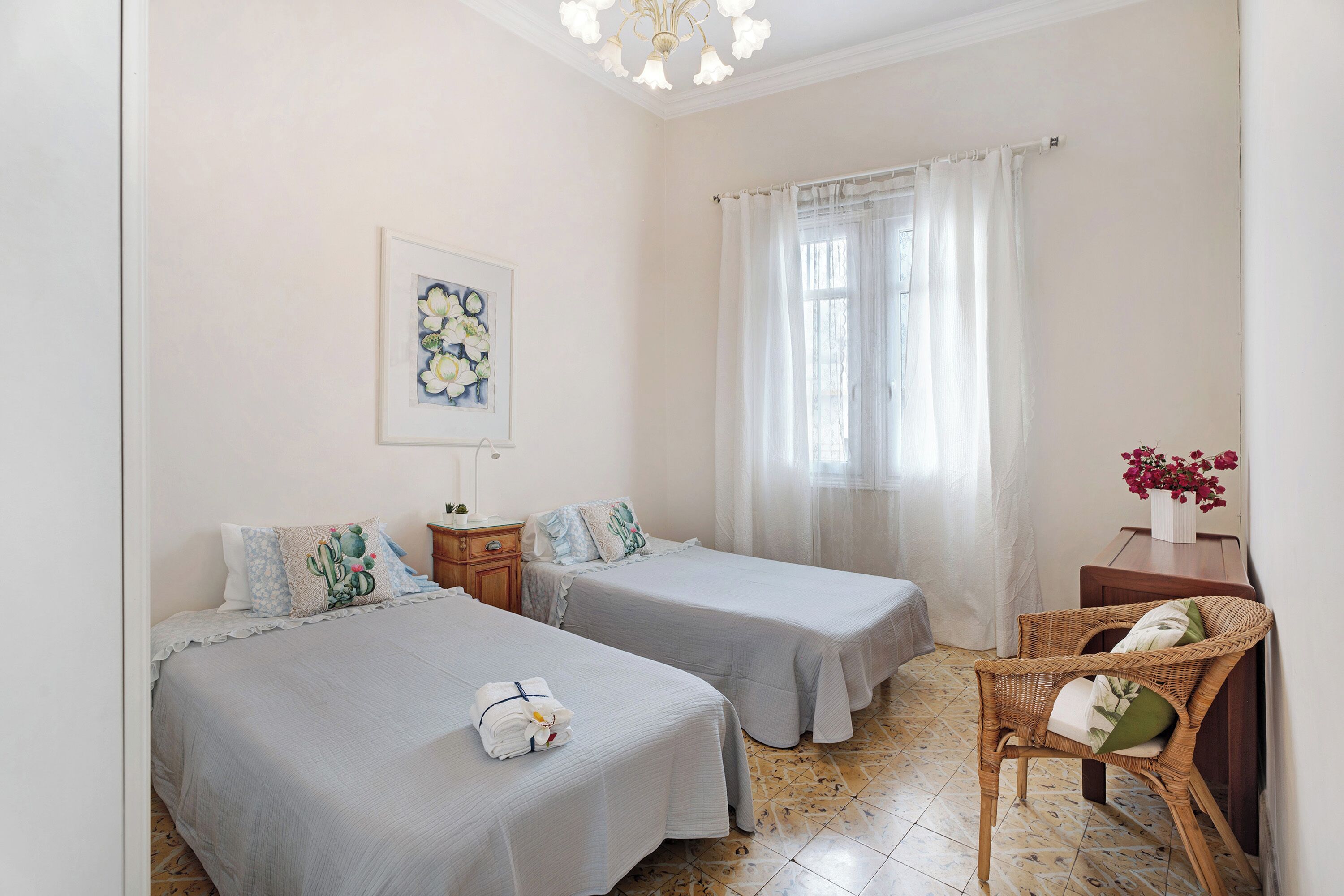 2 dormitorios, tabla de planchar con plancha, wifi gratis y ropa de cama