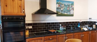 ANGLESEY, Treaddur Bay, King Arthur Suite 6 bed apartment ideal for family hols.