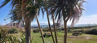 ANGLESEY, Treaddur Bay, King Arthur Suite 6 bed apartment ideal for family hols.