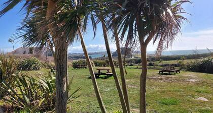 ANGLESEY, Treaddur Bay, King Arthur Suite 6 bed apartment ideal for family hols.