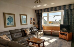 TV - ANGLESEY, Treaddur Bay, King Arthur Suite 6 bed apartment ideal for family hols. (Treaddur Bay, Anglesey)