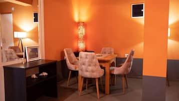 Apartment, Multiple Beds | Dining