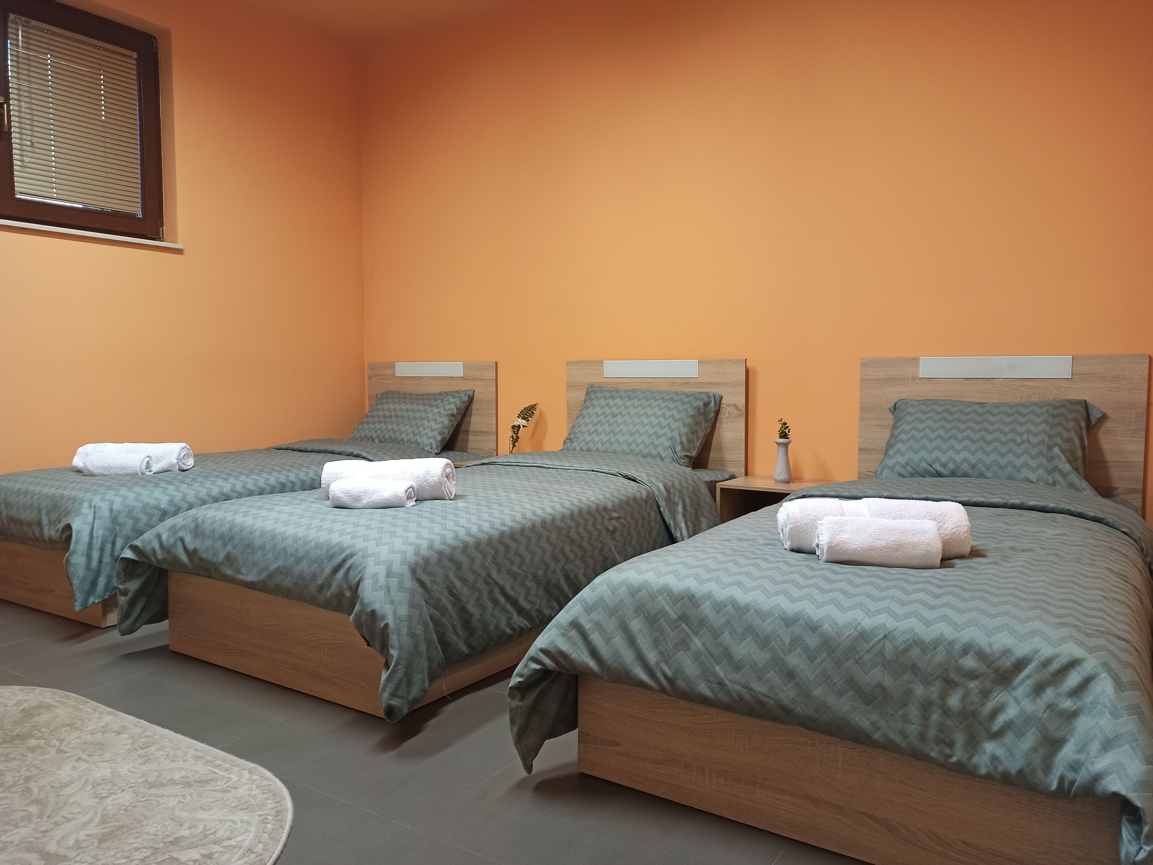 4 habitaciones, tabla de planchar con plancha y wifi gratis 