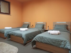 4 bedrooms, iron/ironing board, free WiFi, bed sheets