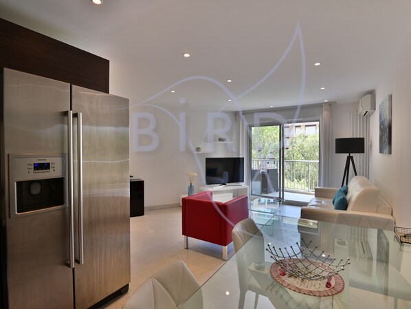 TV - Charming 2 room apartment on the edge of the Golf Old Course (Mandelieu-la-Napoule)