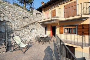 Family Apartment, Multiple Bedrooms (Casa Angiolina Lake & Mountain View) | Outdoor dining
