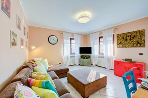Familienapartment, Mehrere Schlafzimmer (Casa Angiolina Lake & Mountain View) | Wohnzimmer