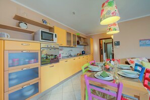 Familienapartment, Mehrere Schlafzimmer (Casa Angiolina Lake & Mountain View) | Speisen