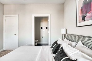 3 soverom, strykejern/-brett, wi-fi og sengetøy