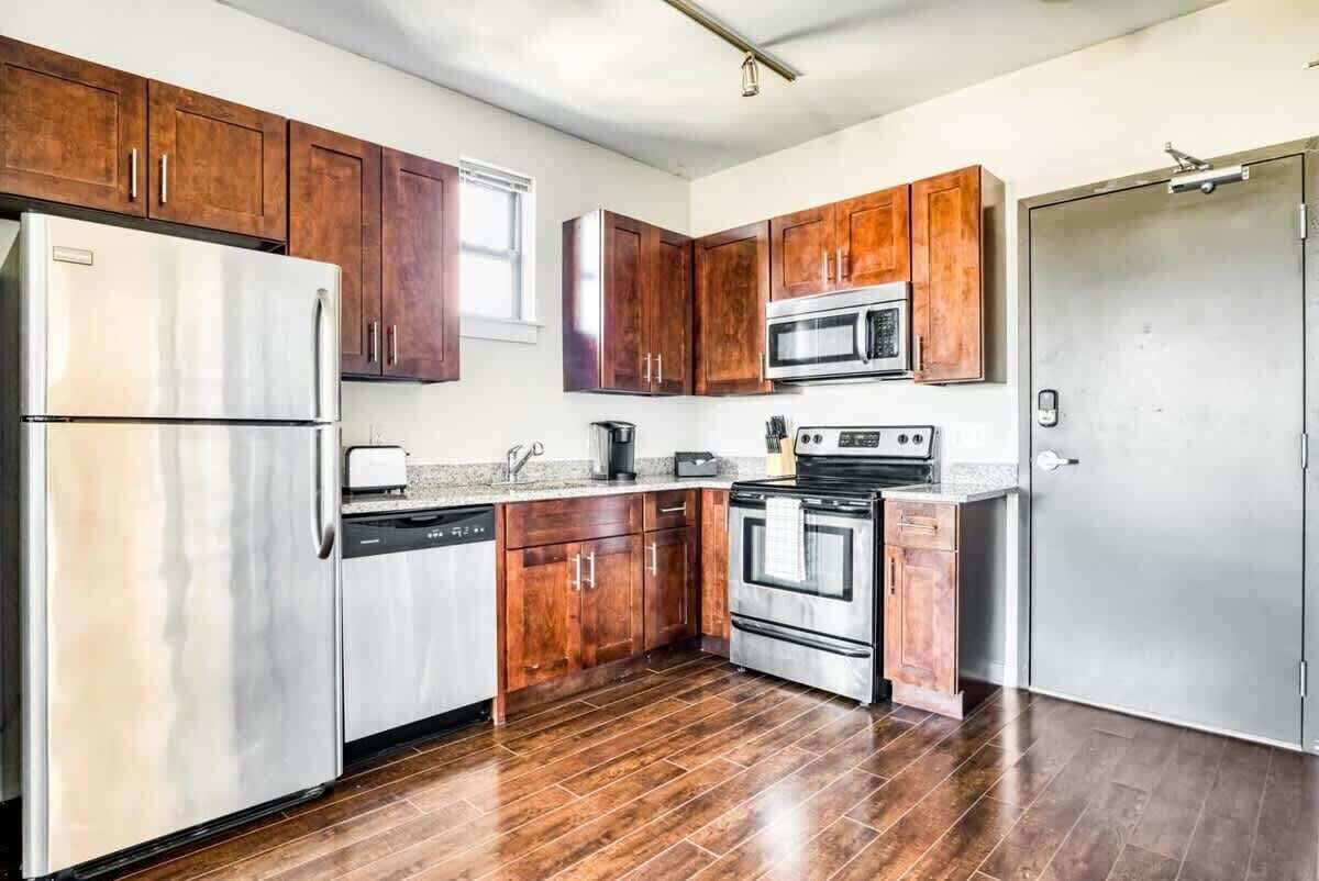 Fridge, microwave, oven, stovetop