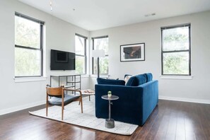 TV, offices - CozySuites TWO Charming Music Row Condos w/parking (Nashville)