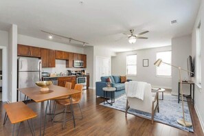 TV, offices - TWO CozySuites Classy Music Row Condos w/parking (Nashville)