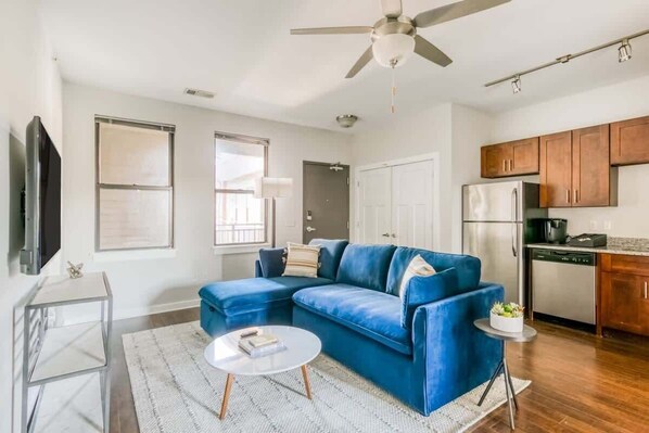 Televisión y oficina 