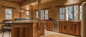 Bunjil Hideaway - 'Cosy Winter Getaway - Beautiful Oasis'