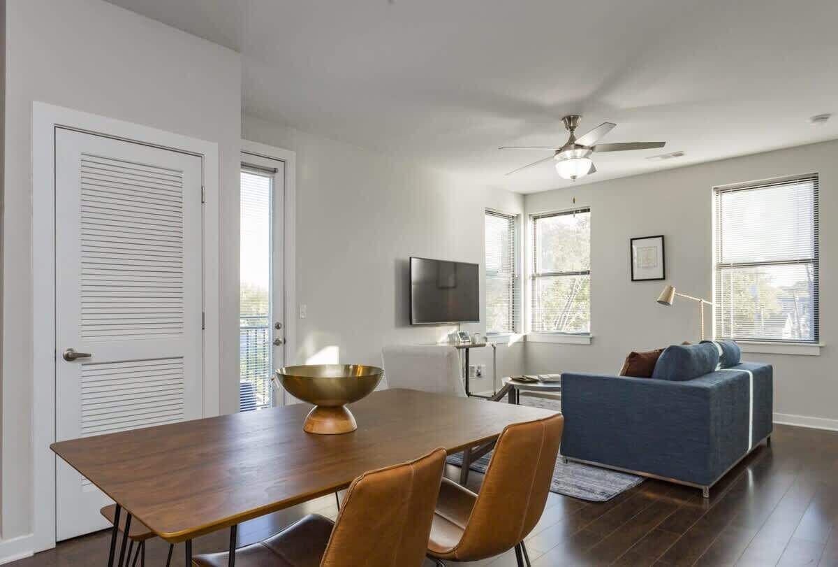 Cozysuites Two Alluring Music Row Condos - Nashville, TN