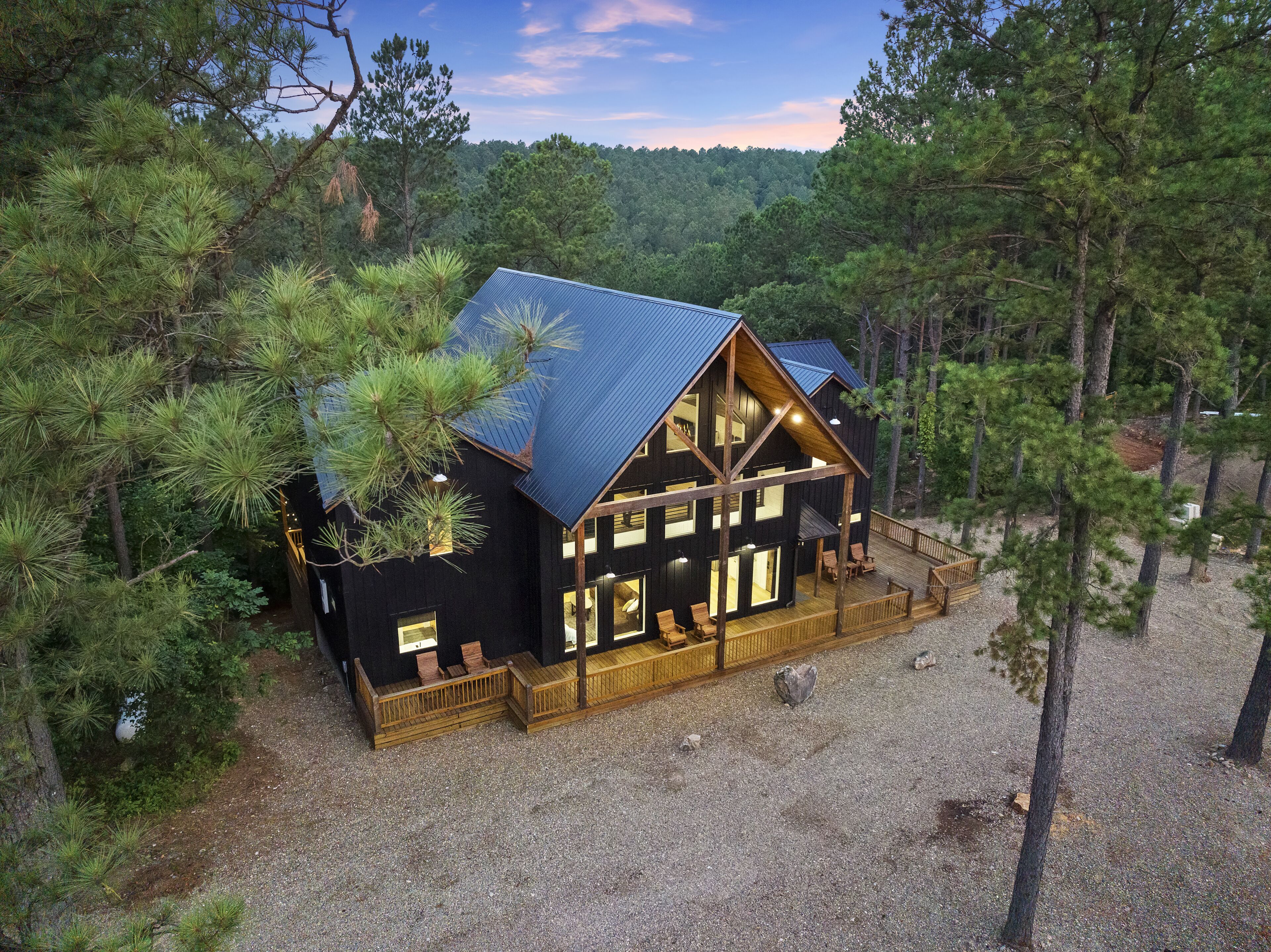 Winsome Ridge-Rustic Modern Retreat with All the Amenities! Sleeps 20