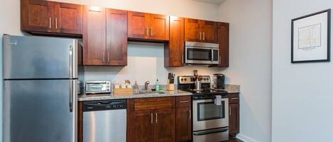 ثلاجة، ميكروويف، فرن، موقد طهي مسطح