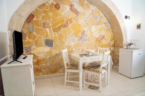Perhestudio, meren rannalla (Nike Home 200m From Sea) | Ruokailu