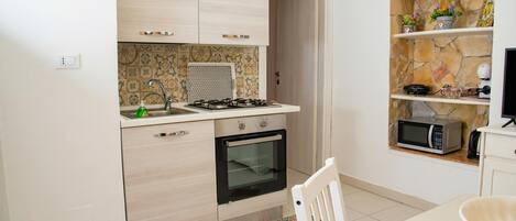 Family Studio, Sea Facing (Nike Home 200m From Sea) | Private kitchen | Fridge, microwave, oven, stovetop