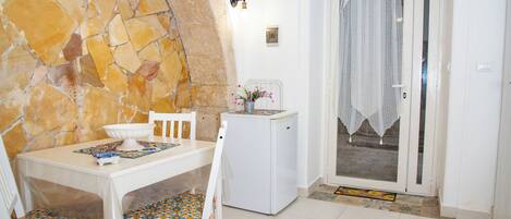 ファミリー スタジオ 海側 (Nike Home 200m From Sea) | レストラン