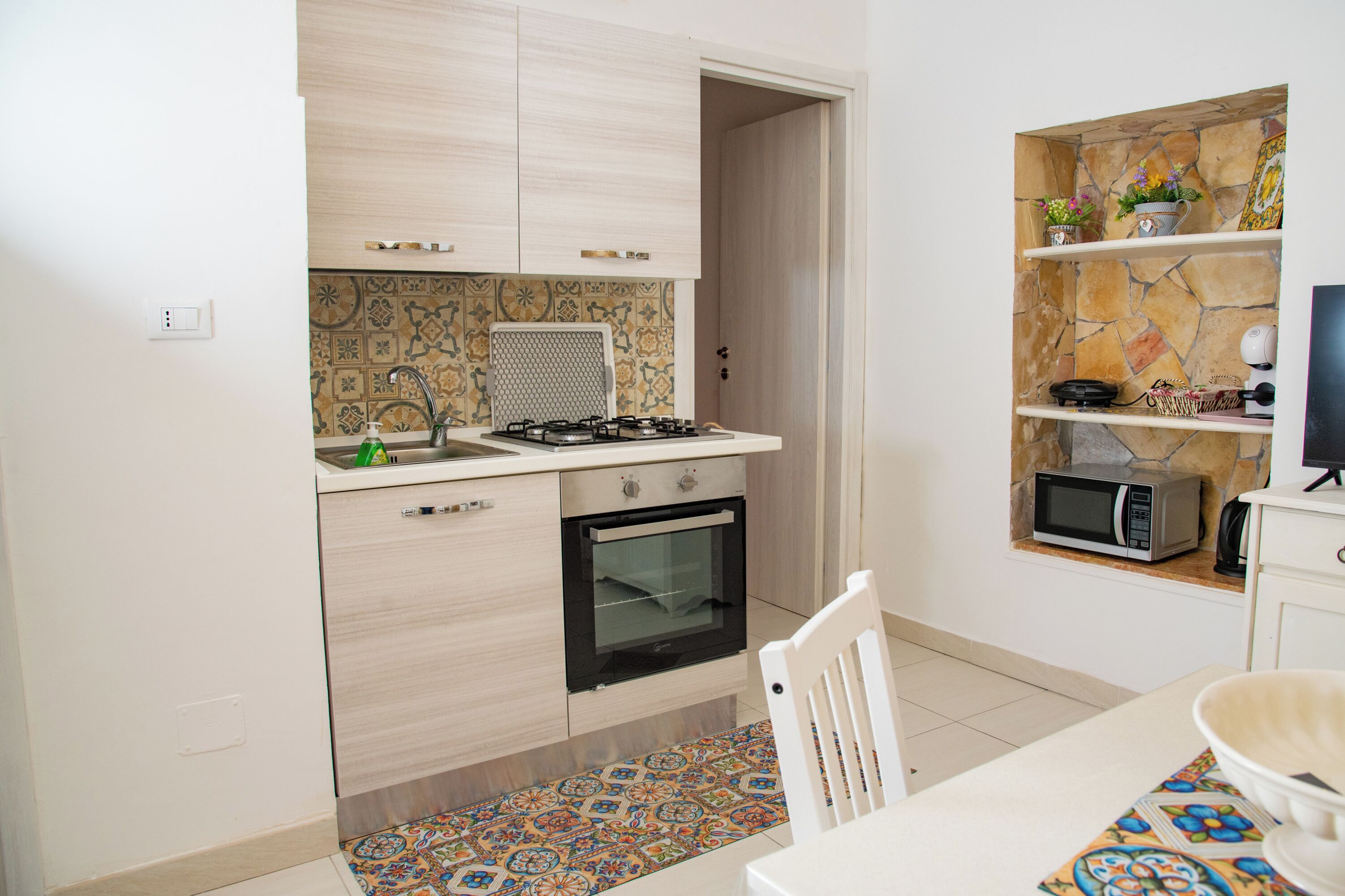 Estúdio família, de frente para o mar (Nike Home 200m From Sea) | Cozinha privada | Geladeira, micro-ondas, fogão, cooktop