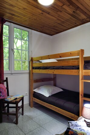 2 bedrooms, iron/ironing board